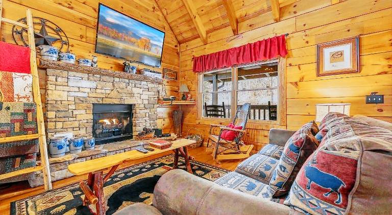 Vacation home with hot tub — photo 4