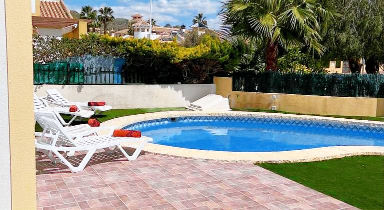 Villa with pool — photo 4