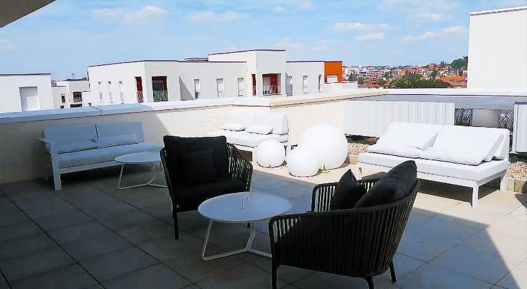 Serviced apartment with garden, pool & terrace — photo 5
