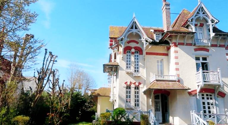 Fully equipped pleasant villa with grill & yard | Next to the beach | Pets are welcome in Touques