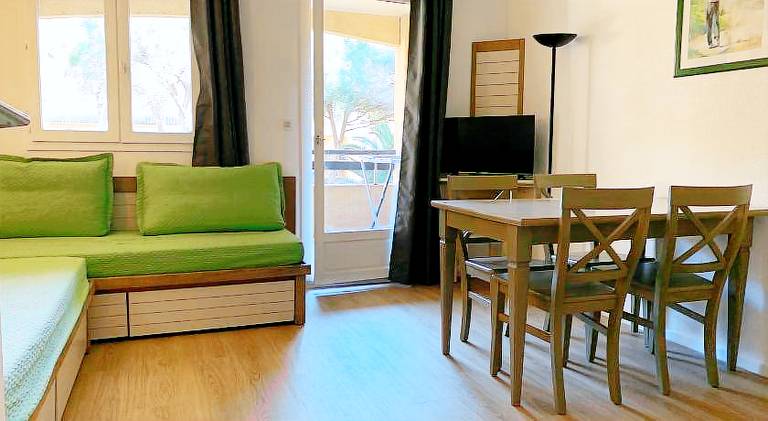 Apartment with yard, private pool & terrace — photo 2