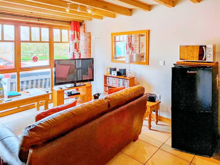 Cottage with terrace & yard — photo 3
