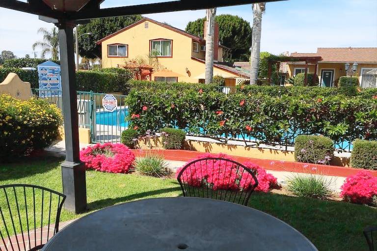 Oasis Inn & Suites