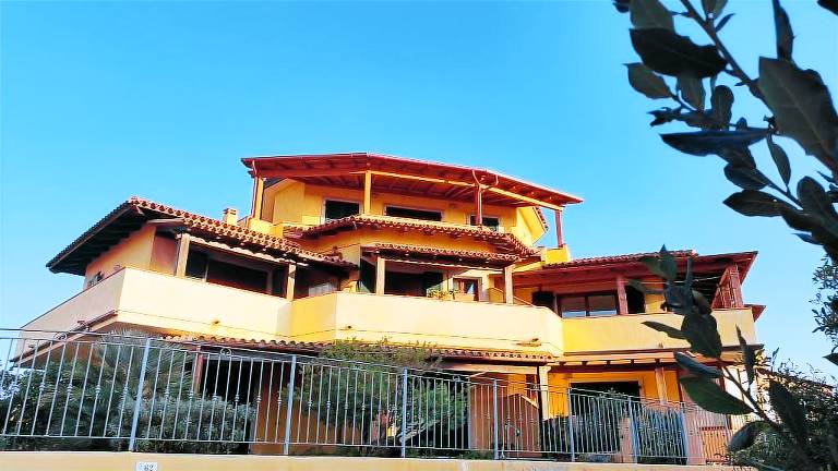 Holiday apartment with BBQ, yard & terrace — photo 3