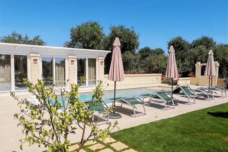 Villa with private pool, BBQ & terrace in Ostuni