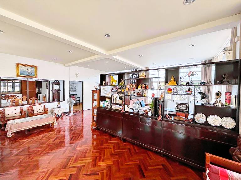 Vacation home with yard & BBQ | Near Wat Chedi Luang — photo 3
