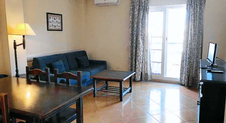 Apartment with private pool & terrace — photo 2