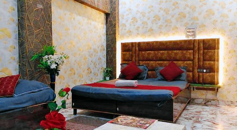 Varanasi Holiday Stay Walking distance to Banaras railway station 100mtr away — photo 2