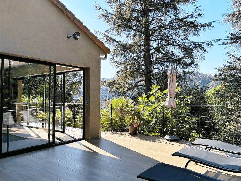 Vacation home with patio, private pool & barbecue — photo 4