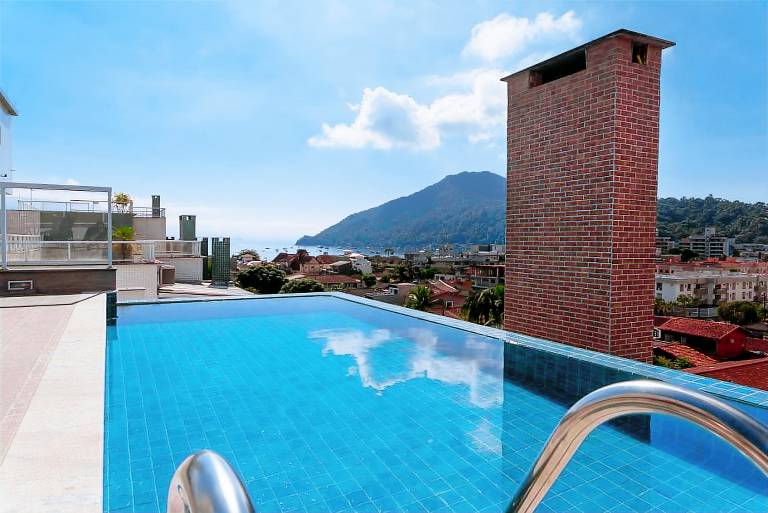 Beautiful holiday apartment with pool & barbeque | Beach nearby | Pet-friendly in Ubatuba