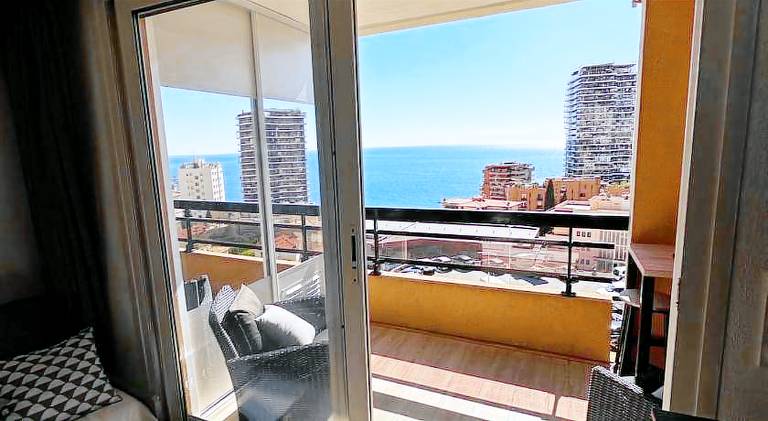 Rental apartment with pool in Menton