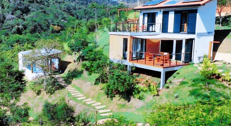 Lodge with pool, terrace & yard | Pet-friendly — photo 5