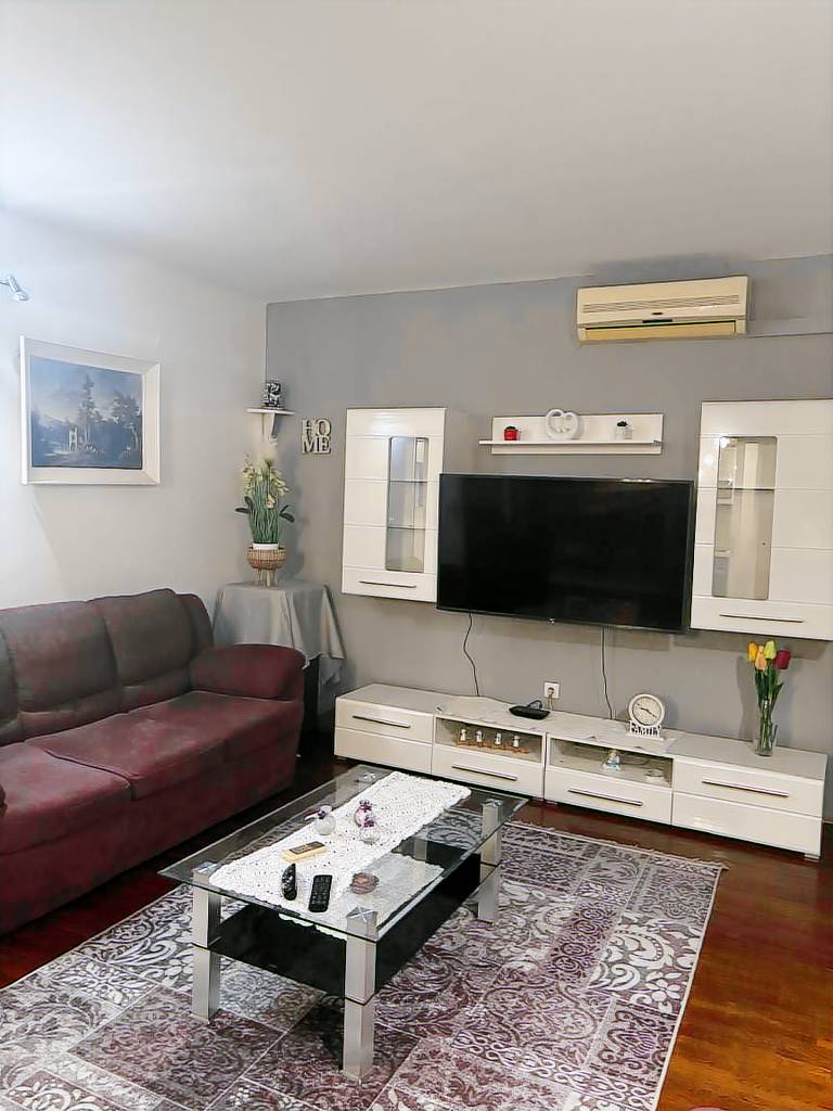 Holiday apartment with patio & BBQ — photo 2