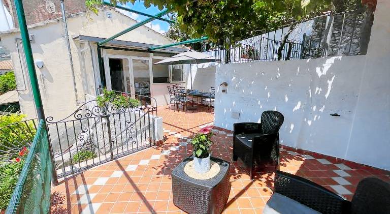 House with yard & patio | Next to the beach | Pet-friendly — photo 5