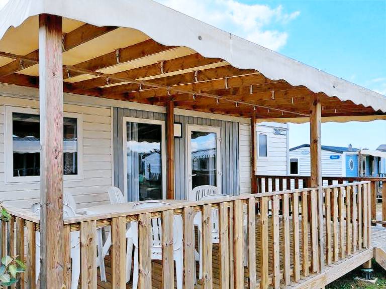 Child-friendly nice mobile home with patio & heated pool | Close to the beach | Pets are welcome — photo 4