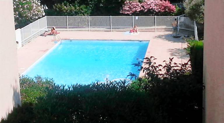 Rental apartment with patio, garden & private pool — photo 3