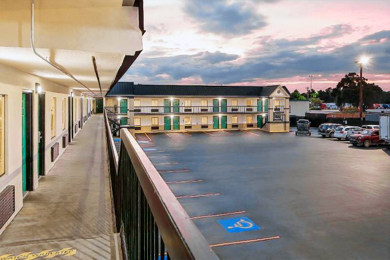 Super 8 By Wyndham Columbia — photo 2
