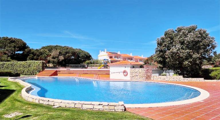 Fully equipped beautiful apartment with garden, patio & private pool | Pets are welcome in Óbidos
