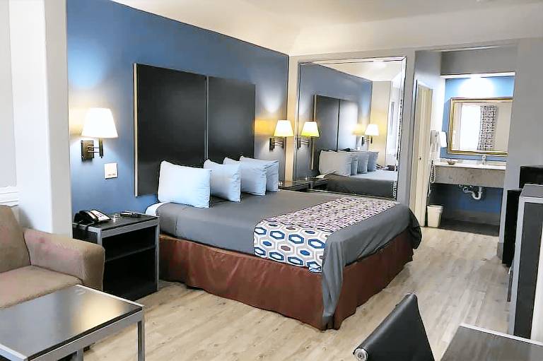 Camelot Inn & Suites Veterans Memorial NW Houston