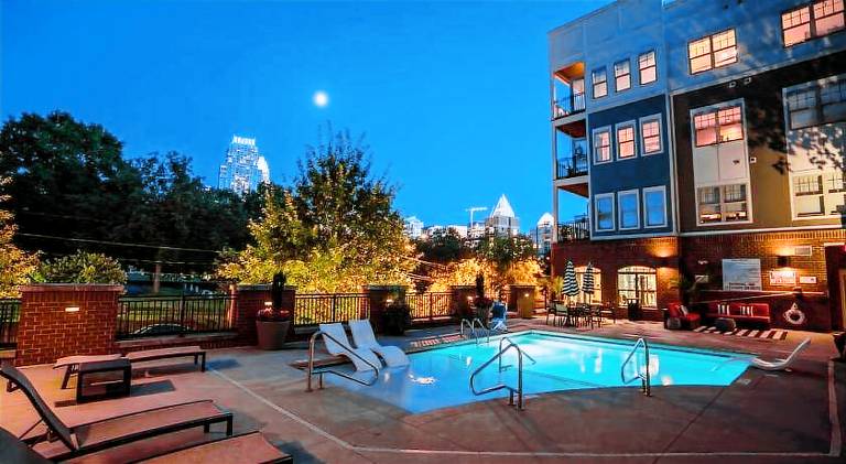 Apartment with pool — photo 3