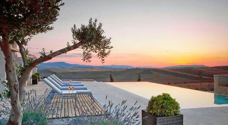 Villa with pool in Matera