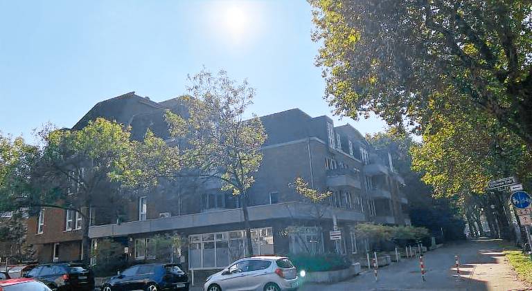 Apartment with yard — photo 3