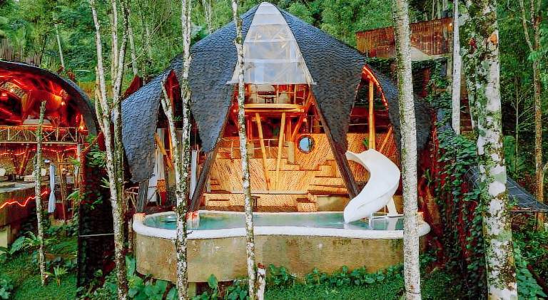 Lodge with private pool, yard & patio | Pet-friendly — photo 5