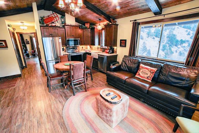Child-friendly pleasant condo with private pool & patio | Pets are welcome — photo 4