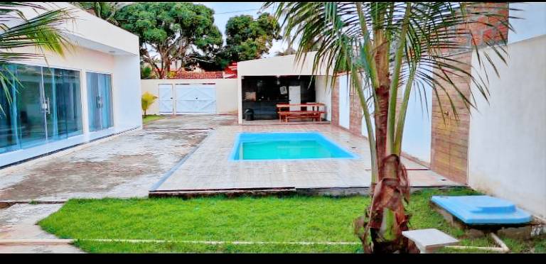 Vacation home with pool — photo 3
