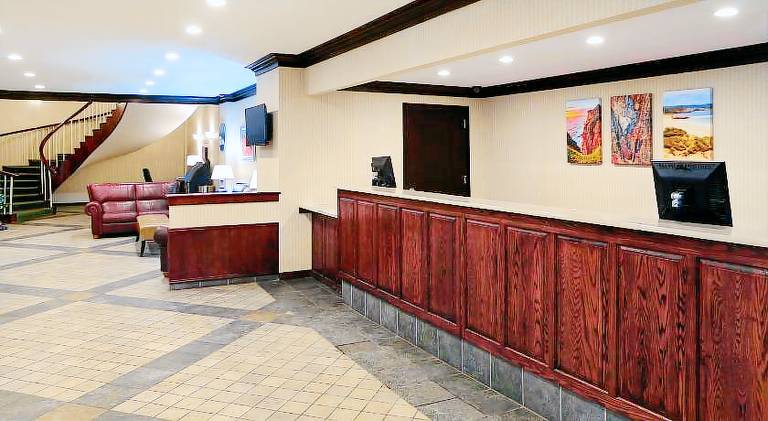 Greenwood Inn and Suites — photo 5