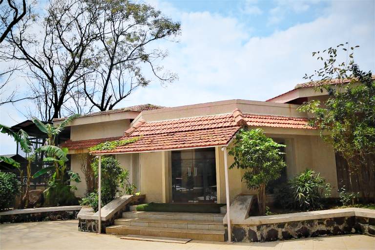 Manas Resort With Petting Zoo — photo 3