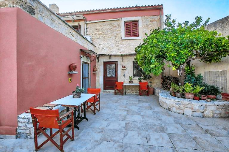 Cretan Traditional Home Villa with Mountain View, Wi-Fi, and Air Conditioning in Heraklion