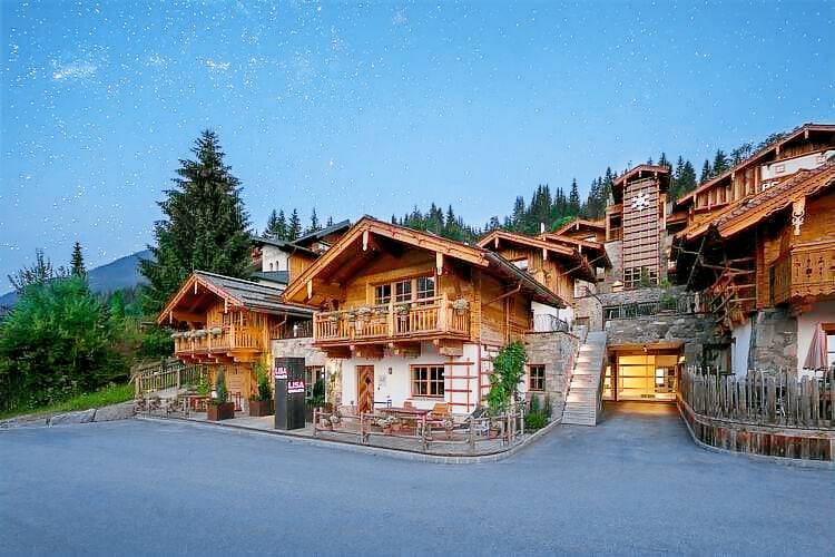 Chalet with patio, sauna & BBQ | Next to the ski | Pets are welcome — photo 4