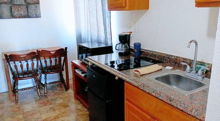 ANS INN & SUITES — photo 4