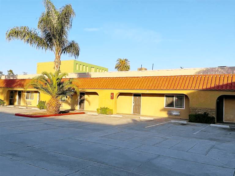 Rocky Inn Motel — photo 2