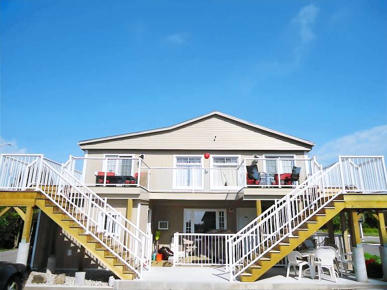 Bayside Inn & Waterfront Suites in Kingston, ON
