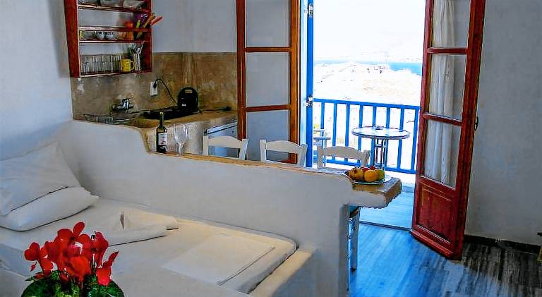 Serviced apartment with garden & patio — photo 2