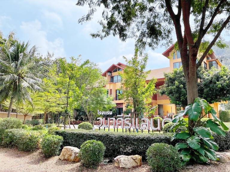 Lovely villa with BBQ, garden & jacuzzi | Suitable for remote work | Pet-friendly in Kanchanaburi