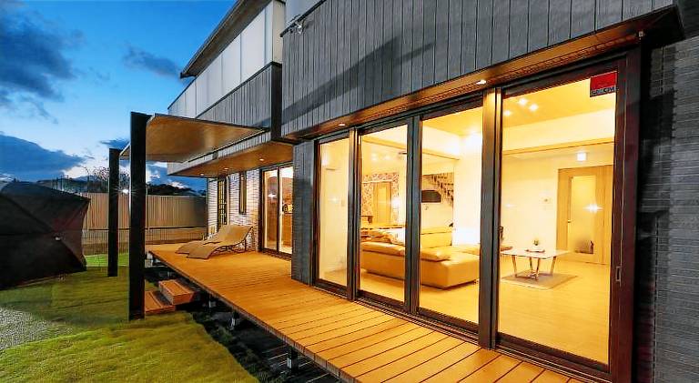House with patio, jacuzzi & yard — photo 3