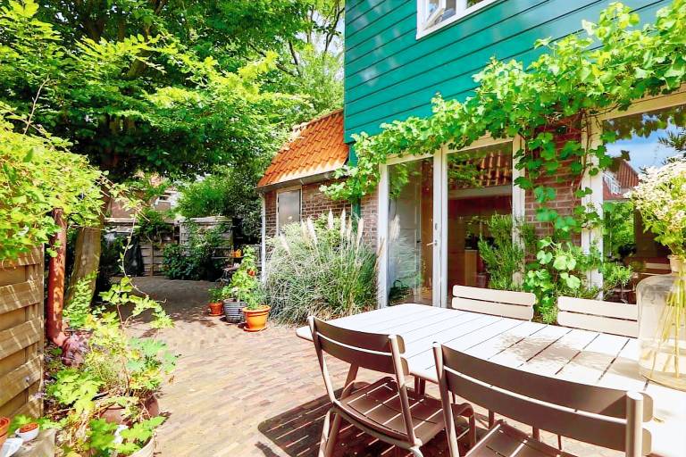 Vacation home with garden — photo 3