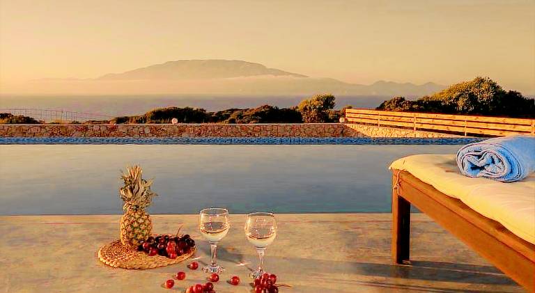 Villa with terrace, private pool & hot tub — photo 2