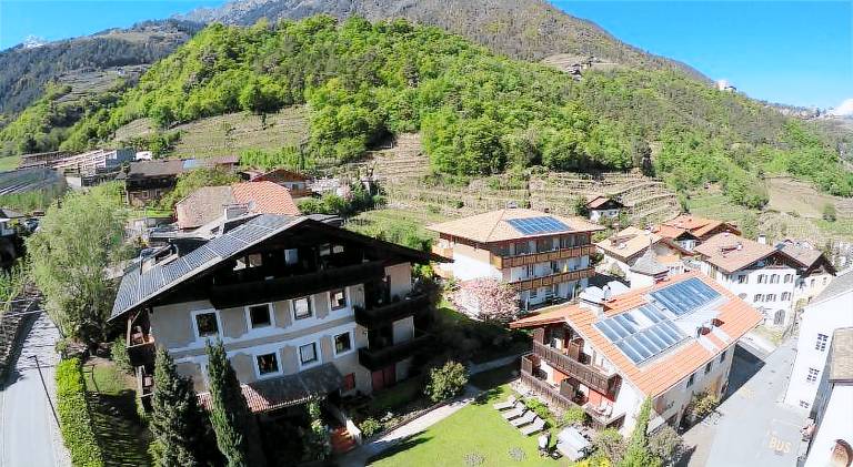 Wonderful serviced apartment with sauna, yard & hot tub | Pets allowed in Marlengo