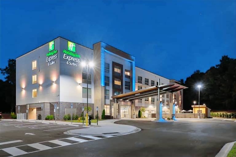 Holiday Inn Express & Suites Charlotte Ballantyne by IHG