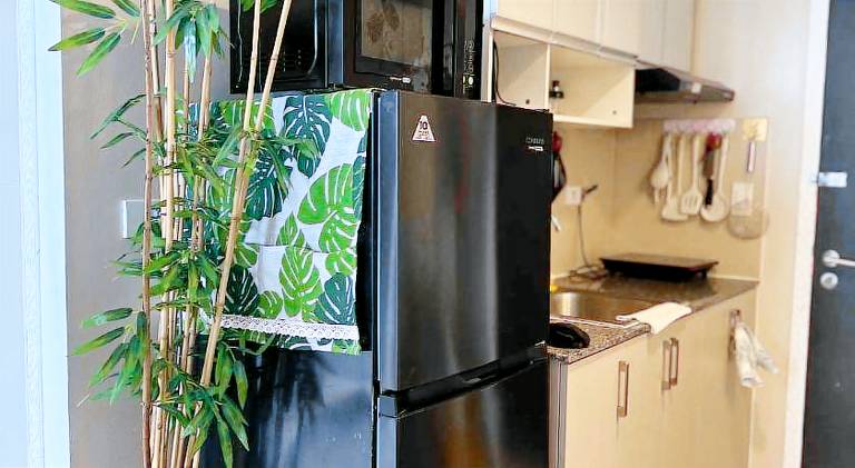 Serviced apartment with patio, pool & yard | Pet-friendly — photo 5