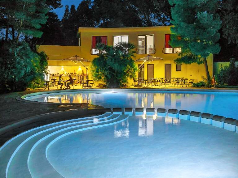 Apartment with pool in Pula