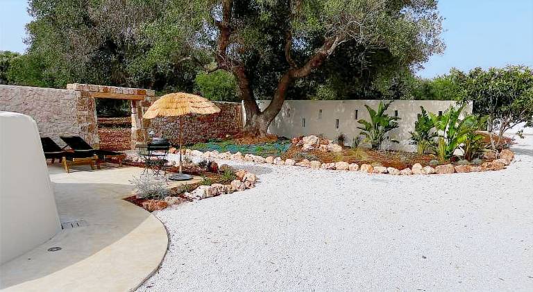 Villa with garden, jacuzzi & patio | Good for workation — photo 5