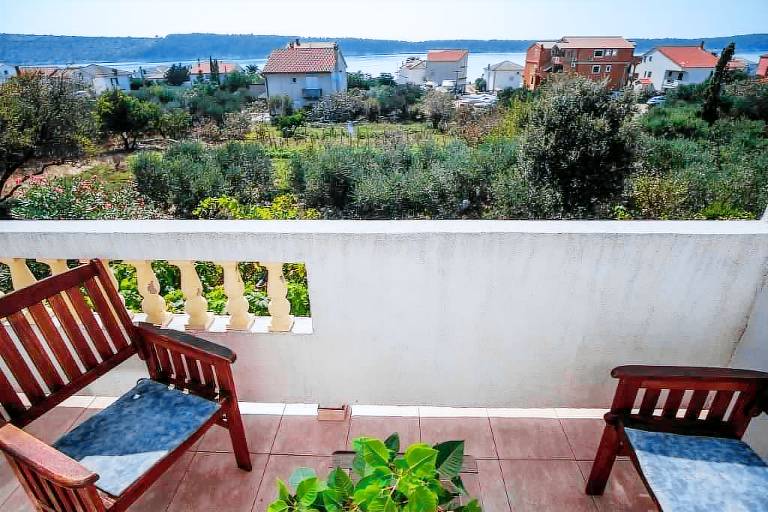 Holiday apartment with sea view — photo 5