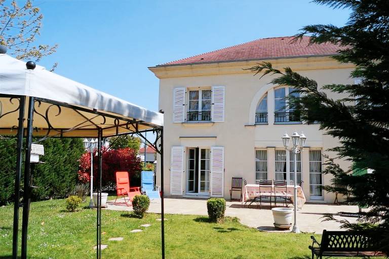 Villa Serris