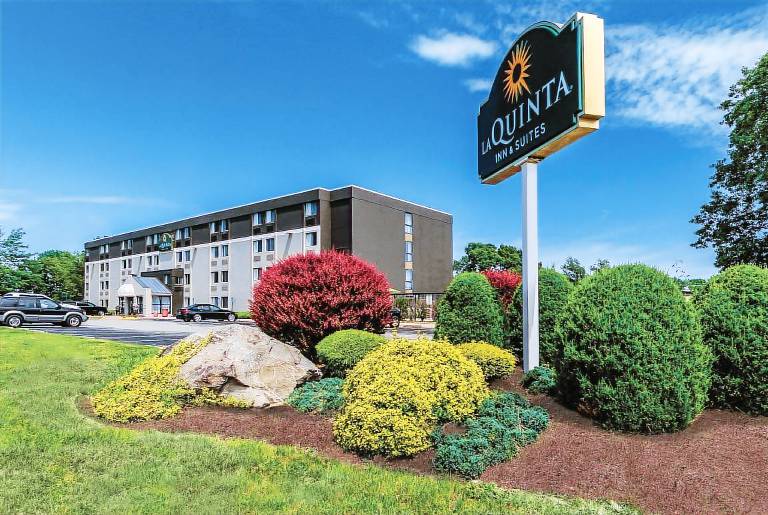 La Quinta Inn & Suites by Wyndham Warwick Providence Airport in Warwick, RI