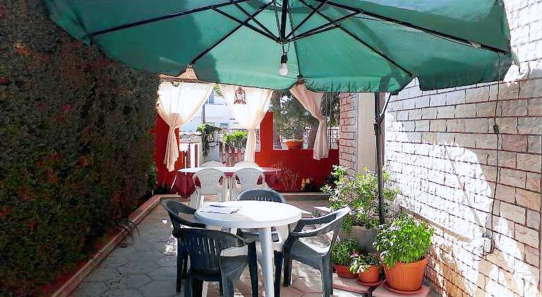 Fully equipped rental apartment with barbecue & yard | Close to the beach | Perfect for remote work | Pet-friendly — photo 3